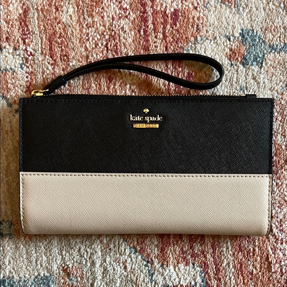 kate spade Handbags - Kate Spade Cameron Street Eliza Bifold Black and Cream Wristlet